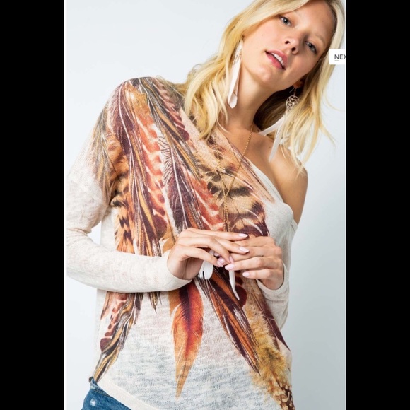 🔥Last One🔥! Off Shoulder Top w/Feathers - Picture 4 of 8